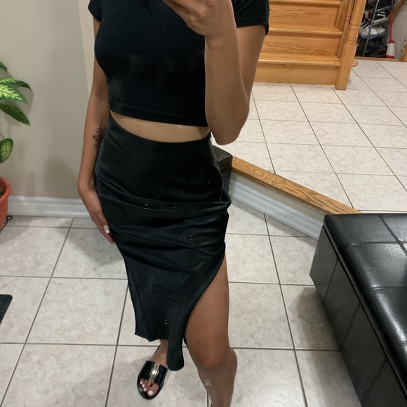 Princess Polly Black Satin Silk Split Midi Skirt - Picture 2 of 4